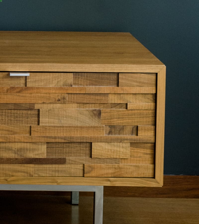Mueble de comedor artesanal de madera maciza en Sabiñánigo