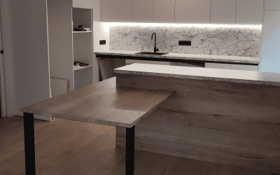 Cocinas a medida en madera natural en Sabiñánigo: diseño, funcionalidad y elegancia