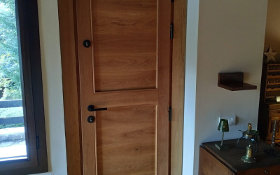 Puertas de madera maciza en Sabiñánigo: elegancia, durabilidad y diseño a medida